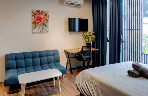 Phu Nhuan Apartamento | Tranquil "Amable Home" 7 minutes to Airport & Center / Free Laundry, Fast Wifi