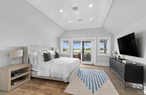 Wainscott Casa | South of the Highway Wainscott - Modern FarmHouse...Walk to the Beach