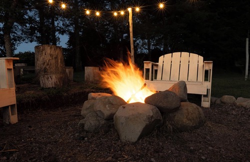 Roble Cabaña | Tranquil Retreat with Stunning Views and Cozy Fireplace
