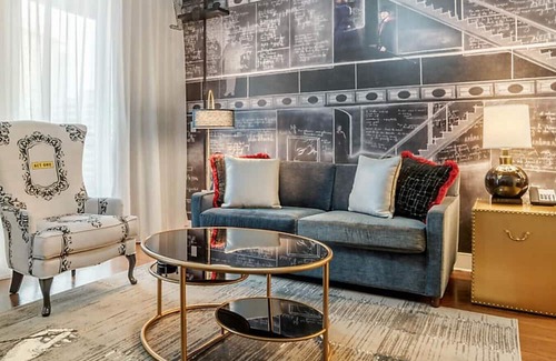 Central Business District Complejo | Enjoy ESSENCE FESTIVAL WEEKEND with rooftop deck, pool and gym amenities!!