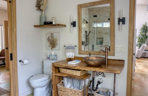 West Oak Hill Cabaña | Luxurious Cottage Nestled in Nature