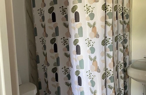 Davie Casa | "Charming Single Room with Ensuite Bathroom"