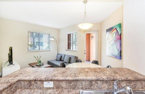 South Miami Apartamento | Two Bedroom Apartment Near Five Guys MIA