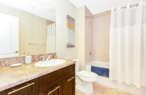 South Miami Apartamento | Two Bedroom Apartment Near Five Guys MIA
