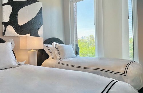 South Side Slopes Casa | The Josephine Villa | Elevator | Panoramic Views