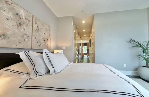 South Side Slopes Casa | The Josephine Villa | Elevator | Panoramic Views
