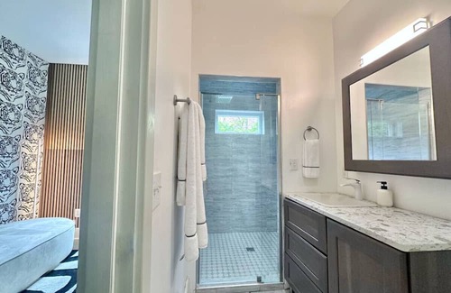 South Side Slopes Casa | The Josephine Villa | Elevator | Panoramic Views
