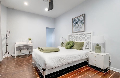 Downtown Baltimore Casa | Luxury Halal Home! 3 Minutes From John Hopkins University and Downtown Baltimore