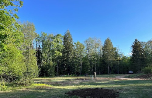 Tupper Lake Alquiler De RV | Camping at its best, private lots located near public beach and restaurants!