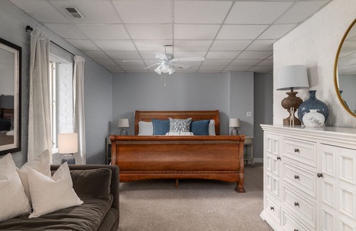 Burlington Casa | Secluded retreat in the countryside on a private lake, kayaks & walking trails.