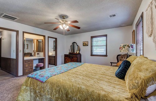Stillwater Casa | That 70's House minutes from OSU