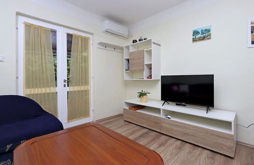 Porozina Apartamento | One bedroom apartment with terrace Porozina, Cres (A-23050-a)