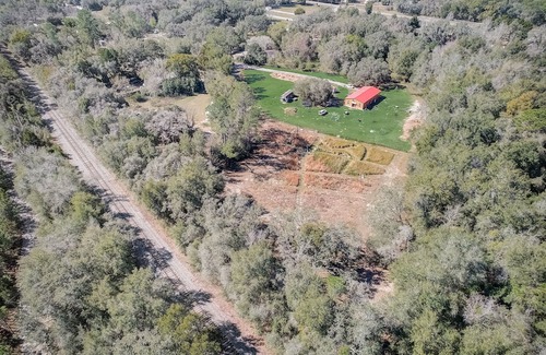 Spring Hill Casa | 🐓Your cozy RV PARK retreat! Nature, play & chickens - who could ask for more?!