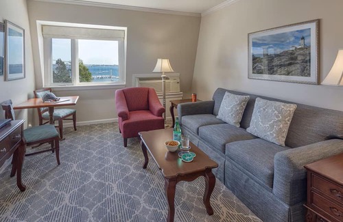 Jamestown Complejo | Resort Room for 2-4 People - Jazz Fest Weekend! Everything on site that you need