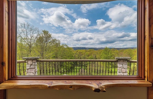 New Paltz Otro | Cozy Castle in the Hudson Valley. Perfect for a fairytale getaway!