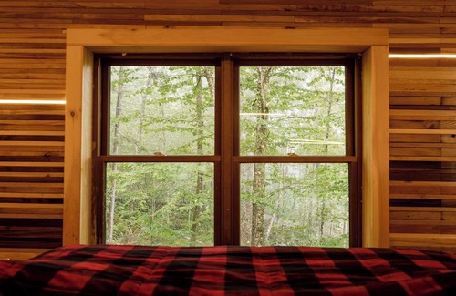 Hancock Apartamento | The Massive and Magical Treehouse @ Vermont ReTREEt