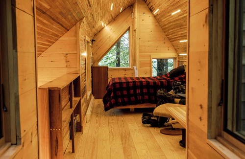 Hancock Apartamento | The Massive and Magical Treehouse @ Vermont ReTREEt