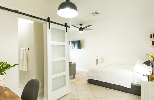 Hollywood Apartamento | Super conformable, spacious, clean and great location. 6 min away from Hardrock.
