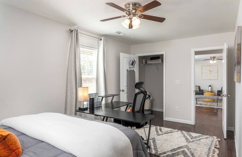 Dacula Casa | Luxurious Suite with 5-Star Amenities and Prime Location!