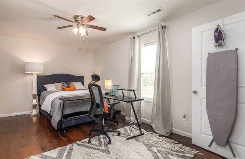 Dacula Casa | Luxurious Suite with 5-Star Amenities and Prime Location!