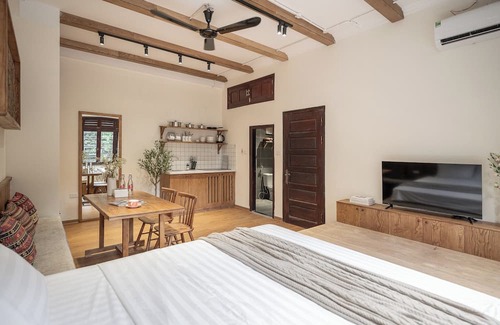 Old Quarter Apartamento | FULL HOUSE Villa with BIG JACUZZI