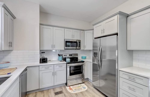Urban Core Cabaña | Sleeps 11, 9 beds