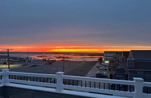 North Wildwood Apartamento | EXPANSIVE DECKS AND BREATHTAKING BAY VIEWS!! 3bed/1.5bath