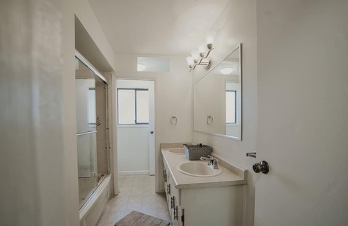 Hope Casa | Cheerful 2 Bedroom with on-premises parking