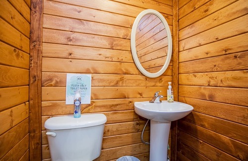 Cassville Alquiler De RV | Luxury Safari Tent near Roaring River State Park