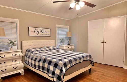 Semora Casa | Hyco Lake Retreat - Near VIR / Caesar's Casino / Raleigh-Durham-UNC