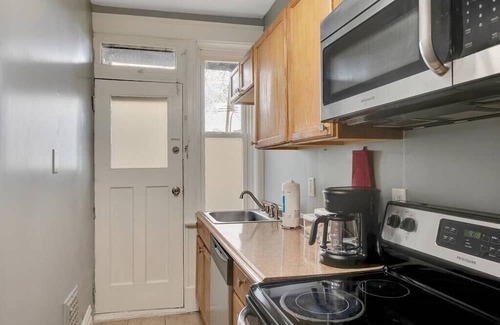 Shaw Casa | Historic, First Floor Unit in Shaw Community STL 1W