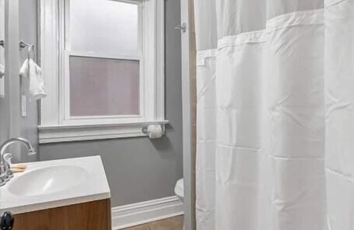 Shaw Casa | Historic, Second Floor Unit in Shaw Community STL 2E