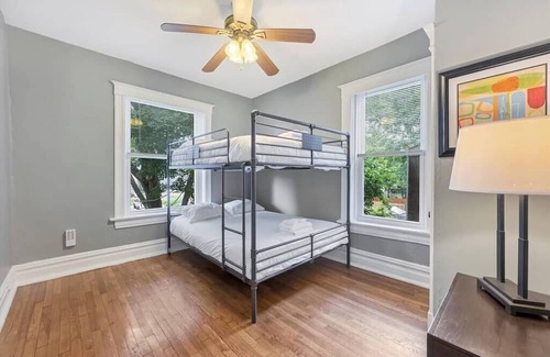 Shaw Casa | Historic, Second Floor Unit in Shaw Community STL 2E