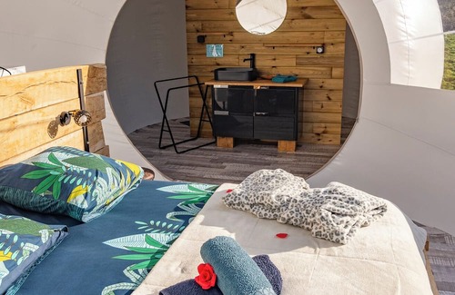 Lindry Cama Y Desayuno | Maison Bulle ' la Solitaire '