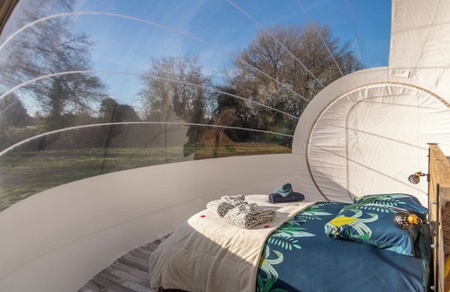 Lindry Cama Y Desayuno | Maison Bulle ' la Solitaire '