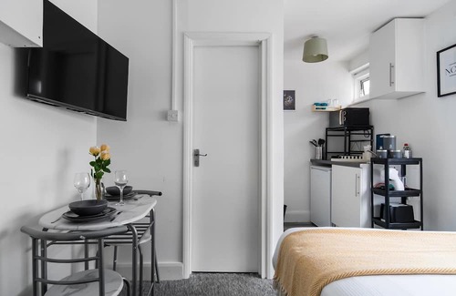 Southgate Apartamento | Affordable En-Suite Studio Rooms in London, N14 3B
