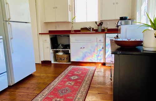 West Point Grey Casa | Charming Home in Kitsilano FREE Parking+Laundry