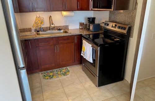 Downtown Honolulu Condominio | Stunning ocean, mountain, and city views from Downtown Honolulu. Pet friendly!