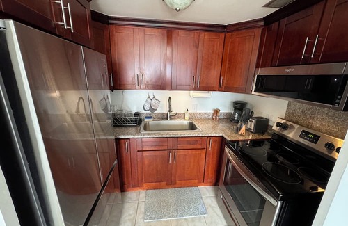 Downtown Honolulu Condominio | Stunning ocean, mountain, and city views from Downtown Honolulu. Pet friendly!