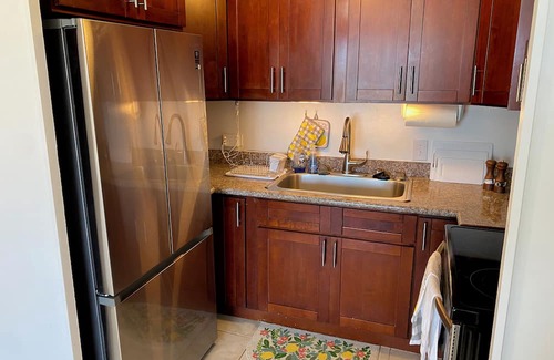 Downtown Honolulu Condominio | Stunning ocean, mountain, and city views from Downtown Honolulu. Pet friendly!