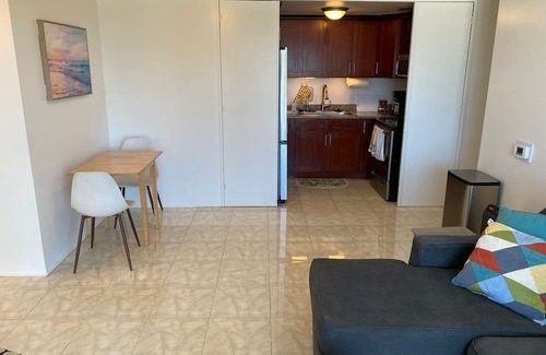Downtown Honolulu Condominio | Stunning ocean, mountain, and city views from Downtown Honolulu. Pet friendly!