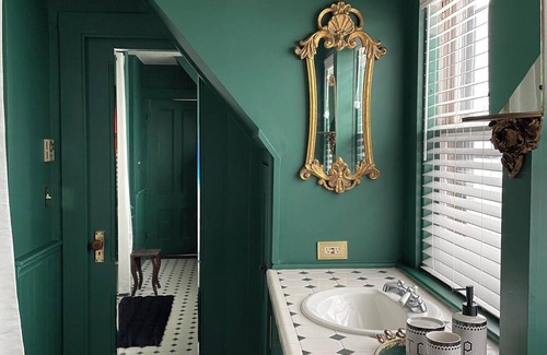 Barnstable Cama Y Desayuno | Victorian by the Sea - Tower Room at Beechwood Manor