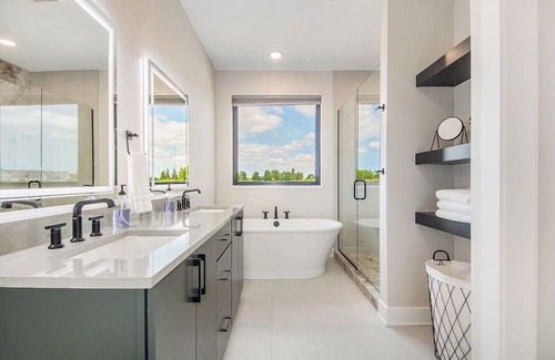 Fennville Casa | Modern Spacious House