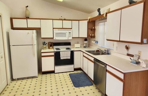Highland Villa | Cozy Villa located minutes to downtown, the racetrack & golf courses.