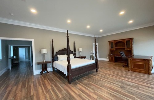 Grand River Casa | Thistle Marina beautiful remodeled historical building in Grand River, OH