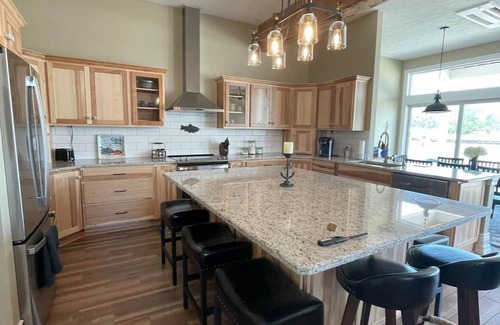 Grand River Casa | Thistle Marina beautiful remodeled historical building in Grand River, OH