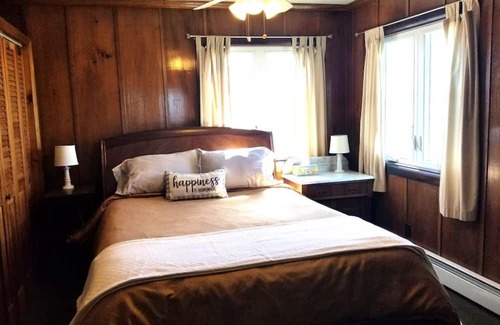 Eastport Cabaña | Cozy 2 bedroom cottage with deep water frontage