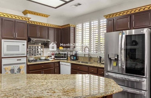 Greenacres Casa | Back Yard with Lawn & Dedicate Office & Single-Story