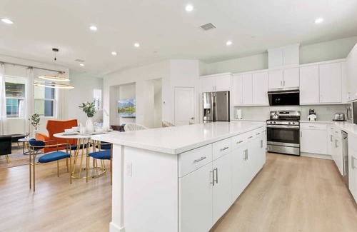 Platinum Triangle Casa | Modern 3B 2.5BA l Near Disney l Pet-Friendly