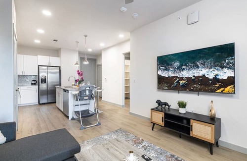 Lewisville Apartamento | Stylish 1BD: Pool, Fitness & Workspace Oasis